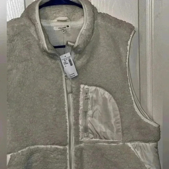 NWT Maurice’s Women’s Ivory Super Soft And Warm Fleece Vest  Size 1X Fall Fuzzy - Picture 3 of 6